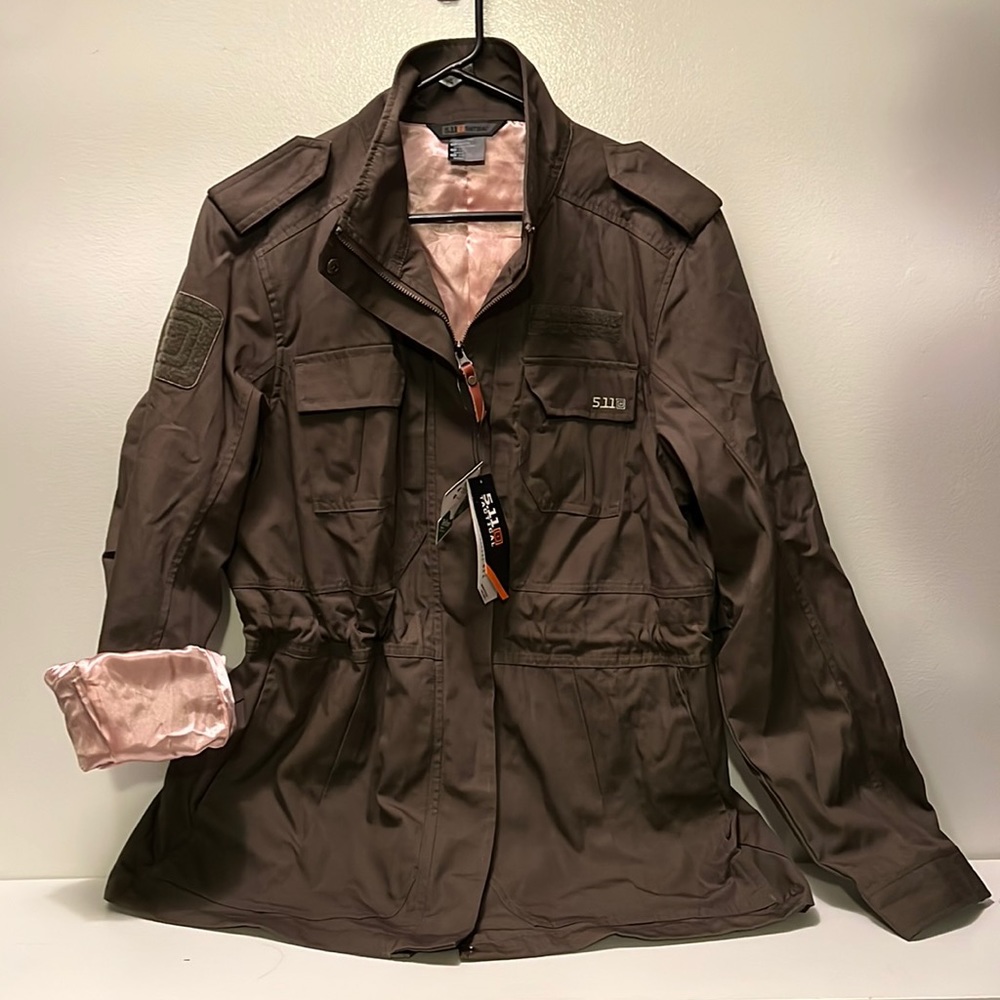 NWT - 5.11 Tactical fitted M-65 jacket Teflon Large 192 Tundra w/ Pink